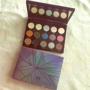 Urban Decay Distortion Eyeshadow Palette